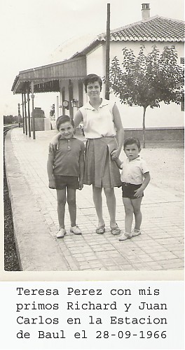 Mis primos Richard y Juan Carlos (q.e.p.d.) el 28-09-1966 en la Estacin del Bal.