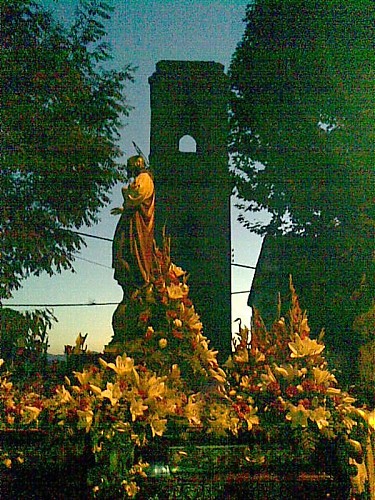 Sagrado Corazn frente Torre Antiguo Templo 03