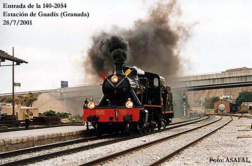 Mquina 140-2054 28.07.2001 entrando en Guadix